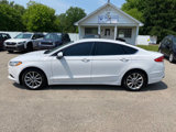 Used 2017 Ford Fusion SE image 2