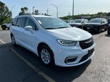 Used 2022 Chrysler Pacifica Touring-L image 4
