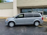 Used 2017 Dodge Grand Caravan SE image 2