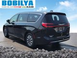Used 2024 Chrysler Pacifica Select image 4