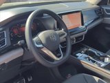 New 2025 Volkswagen Atlas Peak Edition SE image 3