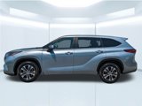 Used 2023 Toyota Highlander XLE image 2