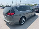 Used 2025 Chrysler Pacifica Select image 3
