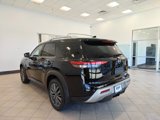 New 2025 Nissan Pathfinder SL image 5