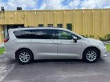 Used 2017 Chrysler Pacifica Touring image 6