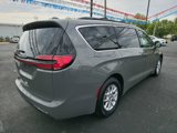 Used 2022 Chrysler Pacifica Touring-L image 4