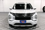 Used 2023 Mitsubishi Outlander SE image 3