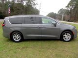 Used 2022 Chrysler Pacifica Touring-L image 5