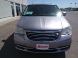 Used 2013 Chrysler Town & Country Touring image 3
