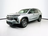 Used 2025 Chevrolet Traverse LT image 3