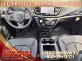 New 2025 Chrysler Pacifica Select image 4