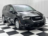 Used 2024 Chrysler Pacifica Touring-L image 2