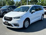 Used 2023 Chrysler Pacifica Touring-L image 3