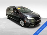 Used 2022 Chrysler Pacifica Touring-L image 3