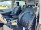 Used 2023 Chrysler Pacifica Touring-L image 5