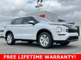 New 2025 Mitsubishi Outlander ES image 2