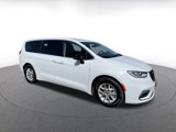 Used 2024 Chrysler Pacifica Touring-L image 2