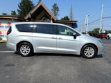 Used 2023 Chrysler Pacifica Touring-L image 3