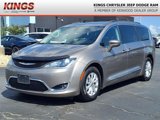 Used 2017 Chrysler Pacifica Touring-L image 2