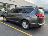 Used 2022 Chrysler Pacifica Touring-L image 3