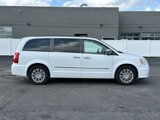 Used 2015 Chrysler Town & Country Touring-L w/ Driver Convenience Group image 2