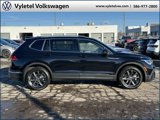 Used 2024 Volkswagen Tiguan SE w/ Panoramic Sunroof Package image 2