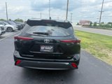 Used 2024 Toyota Highlander FWD image 4