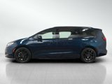 Used 2022 Chrysler Pacifica Limited w/ Uconnect Theater Family Group image 2