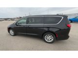 Used 2023 Chrysler Pacifica Touring-L image 5
