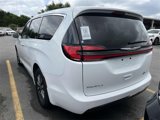 Used 2022 Chrysler Pacifica Touring-L w/ Uconnect Theater Family Group image 4
