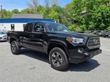 Used 2017 Toyota Tacoma TRD Sport image 2