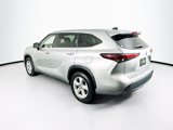 Used 2024 Toyota Highlander LE image 5