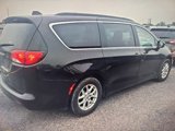 Used 2017 Chrysler Pacifica Touring image 4
