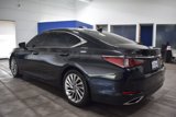 Used 2019 Lexus ES 350 Ultra Luxury image 2