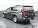 Used 2022 Chrysler Pacifica Touring-L image 4