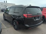 Used 2022 Chrysler Pacifica Touring-L w/ S Appearance Package image 4
