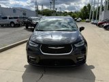 Used 2021 Chrysler Pacifica Touring-L image 3