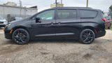 Used 2024 Chrysler Pacifica Limited w/ Uconnect Theater Family Group image 5