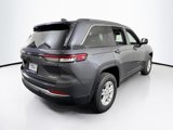 Used 2023 Jeep Grand Cherokee Laredo image 5