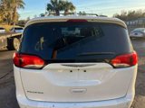Used 2017 Chrysler Pacifica Touring-L image 5