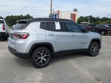 Used 2024 Jeep Compass Limited image 3
