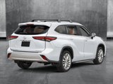 New 2025 Toyota Highlander Platinum image 2
