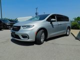 Used 2023 Chrysler Pacifica Touring-L image 4