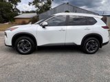 Used 2024 Nissan Rogue SV w/ SV Premium Package image 4
