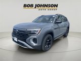 New 2025 Volkswagen Atlas Peak Edition SE image 3