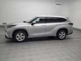 Used 2021 Toyota Highlander LE image 2