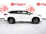 Used 2024 Toyota Highlander XLE image 2
