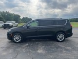 Used 2024 Chrysler Pacifica Touring-L image 4