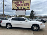 Used 2011 Lincoln Town Car Signature Limited image 3