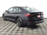 Used 2022 Volkswagen Jetta SE image 3